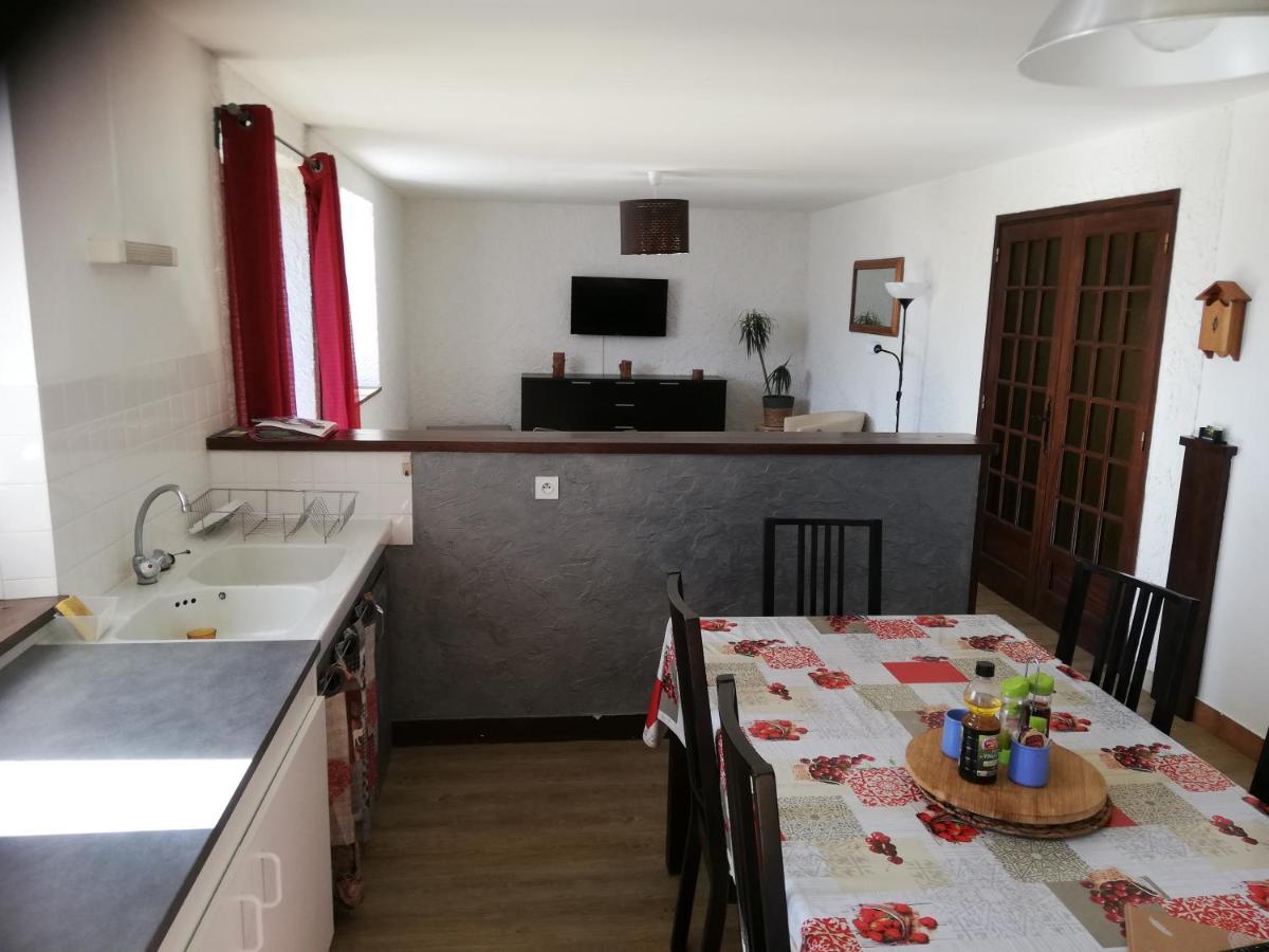 Gite Les Chaumeix Prondines Bagian luar foto