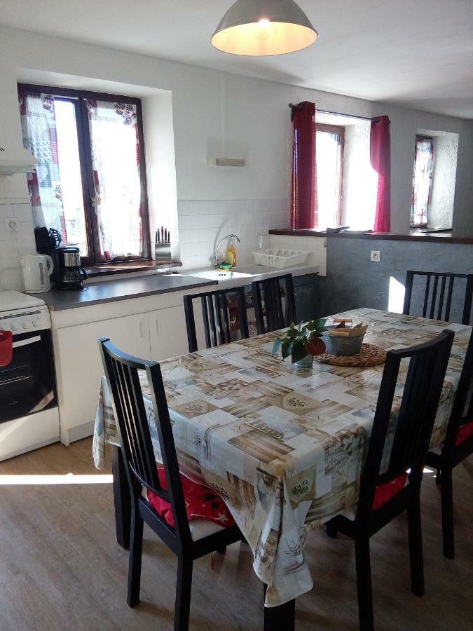 Gite Les Chaumeix Prondines Bagian luar foto